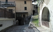58 Tra scalette e portici....